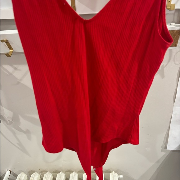 Bundle of 2! Garage hot red bodysuit and H&M black sleeveless crop top - Picture 3 of 6